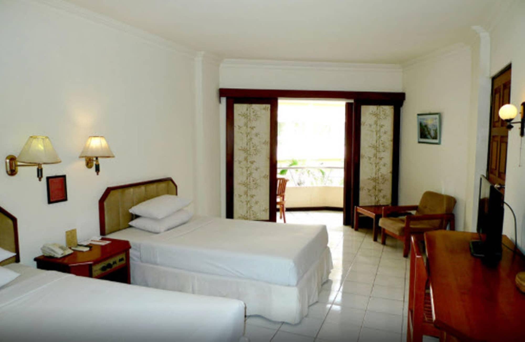 Lombok Raya Hotel Mataram Exterior foto